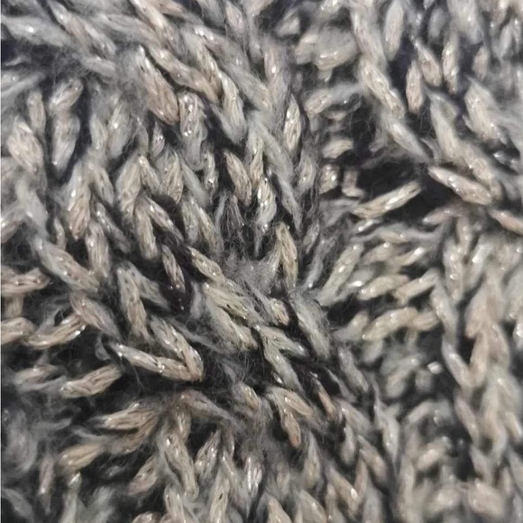 Women’s long knitted sweater - Picture 3 of 4